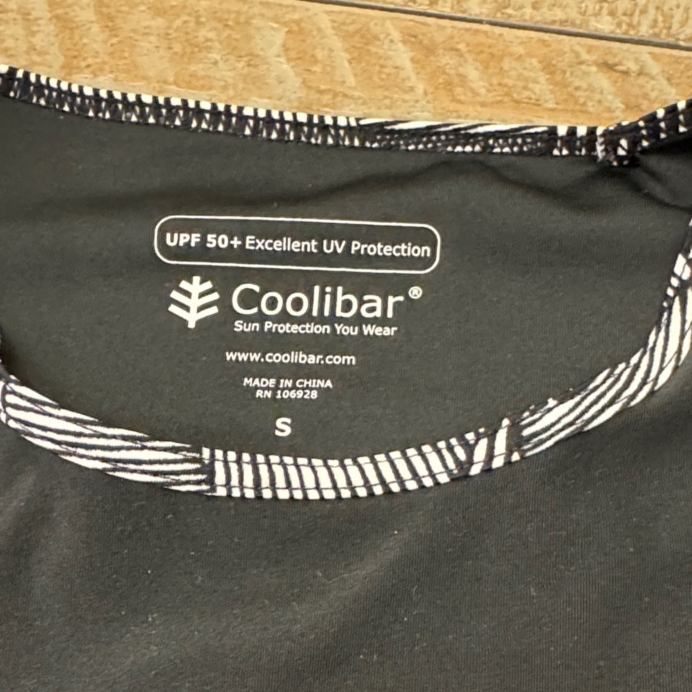Coolibar Black and White Women's Crop swim top - Picture 2 of 10